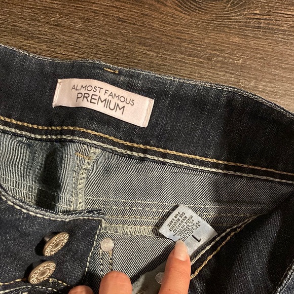 Ripped Jeans - Picture 2 of 3